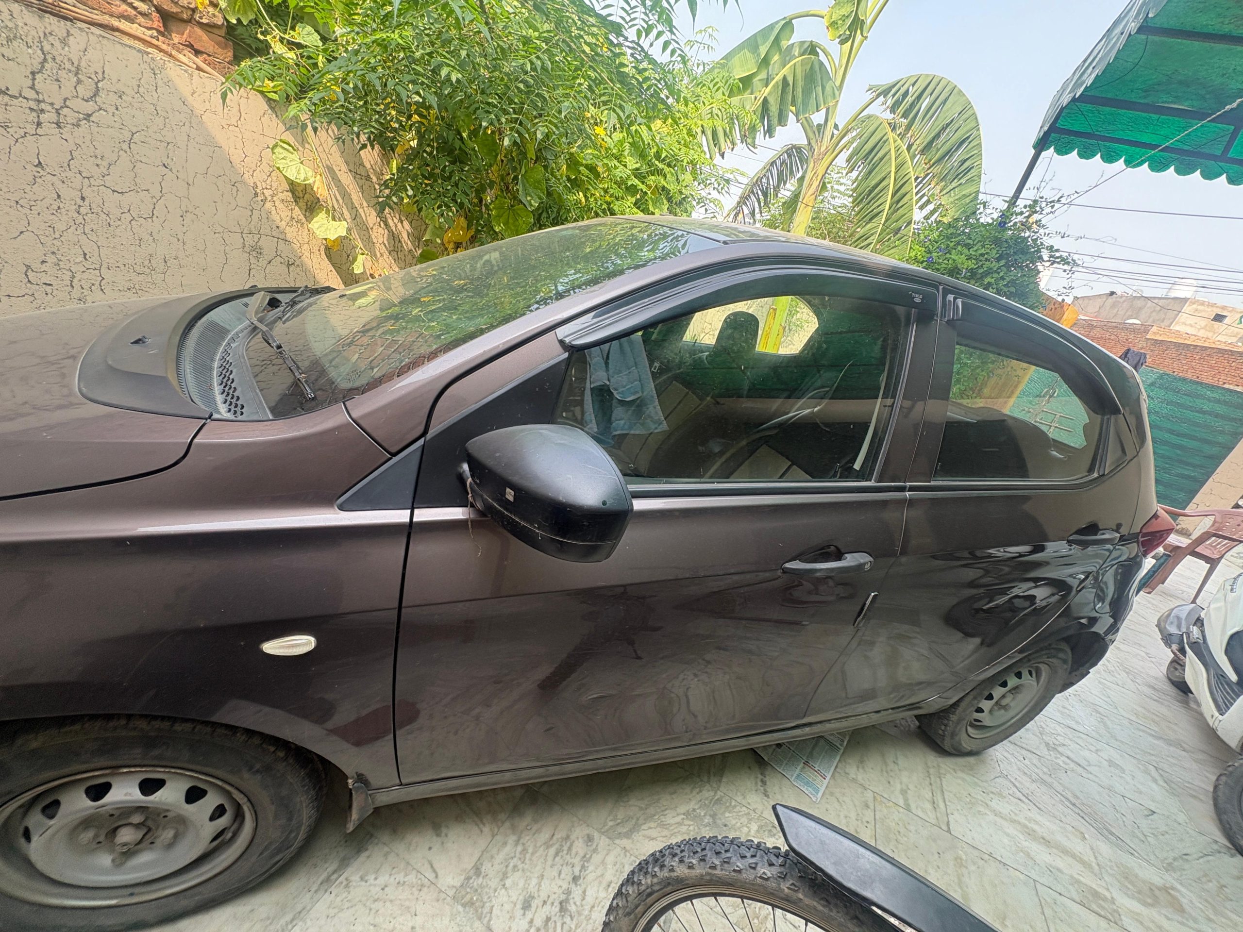 TATA TIAGO XE